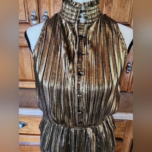 Moon River Gold Metallic Plisse Peplum Mini Dress Size Small - Picture 4 of 12